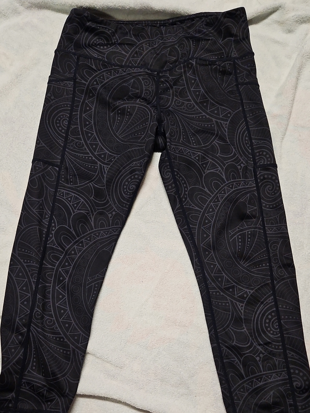 Constantly Varied Gear Black Zen Print Capris